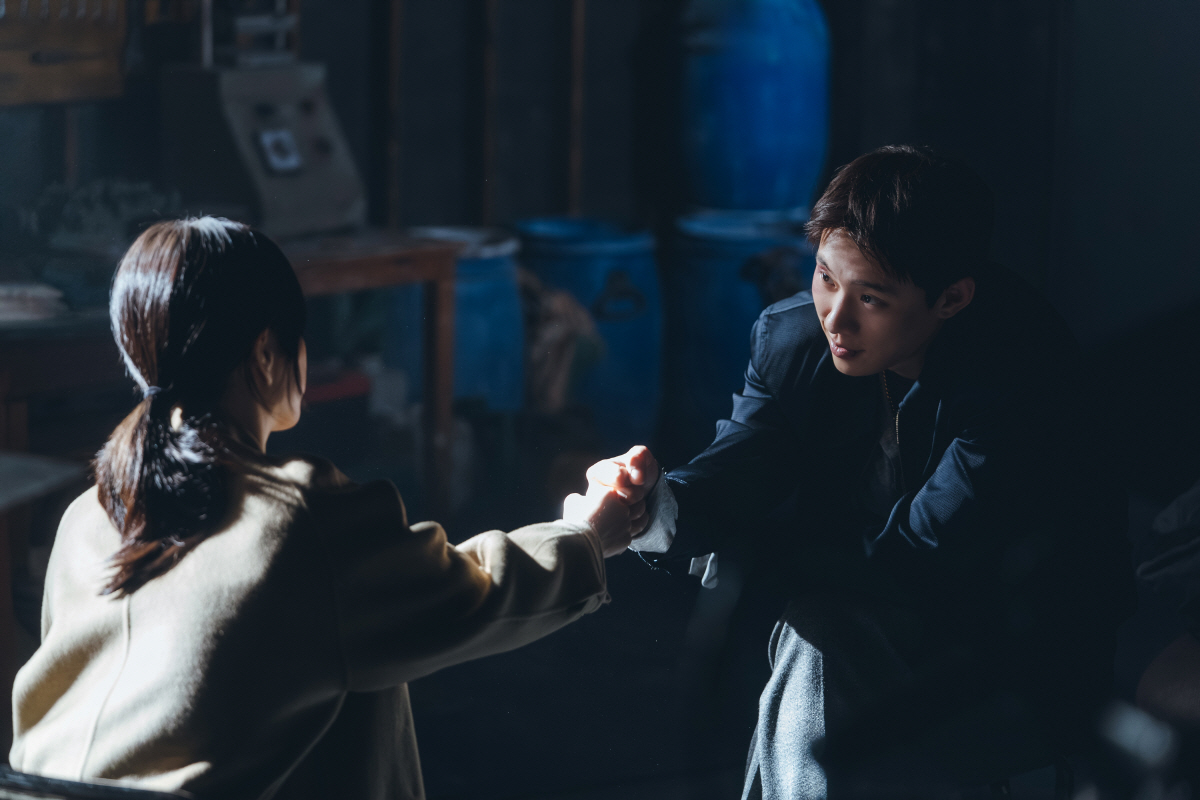 مواجهة مسلحة بين أبطال دراما أرض الذهب