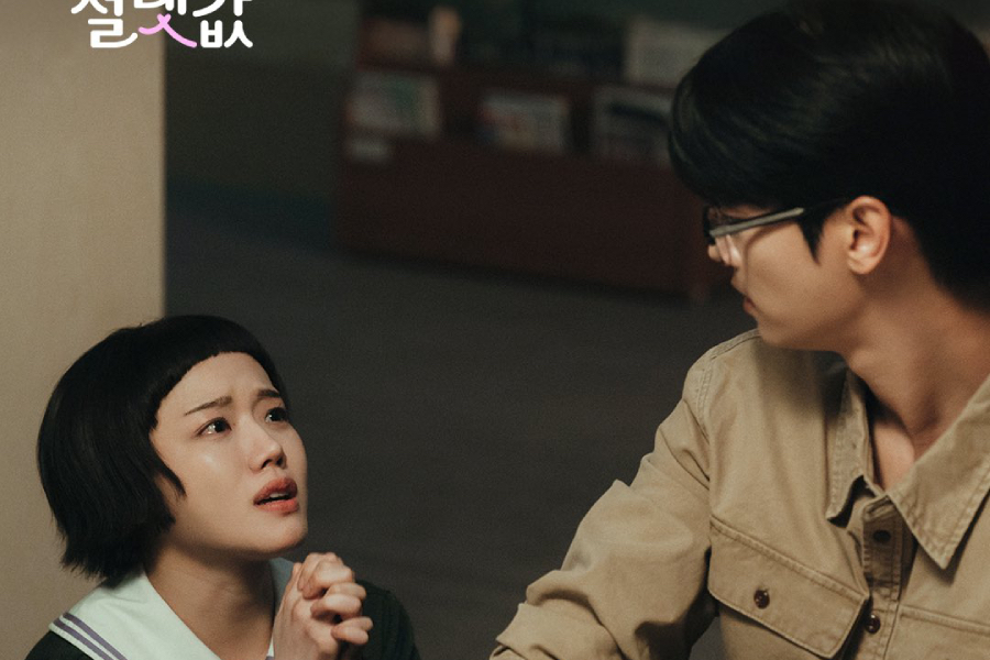 Kim Hyang Gi Panics As Cha Hak Yeon Nearly Discovers Her BL Novel In “Absolute Value Of Romance”