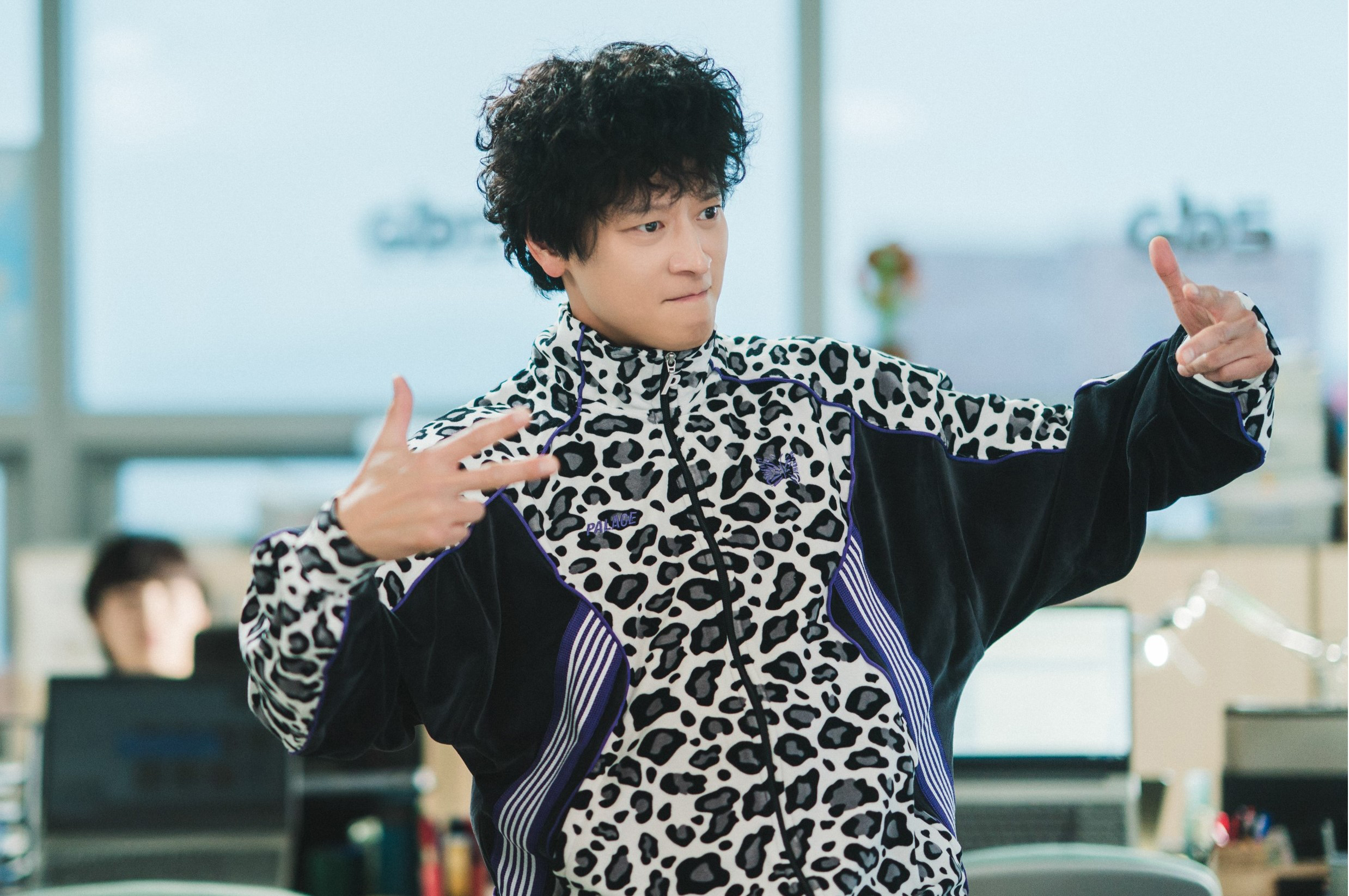 Kang Dong Won Transforms Into The Leader And Dance Machine Of Co-Ed Group TRIANGLE In New Film “Wild Sing”