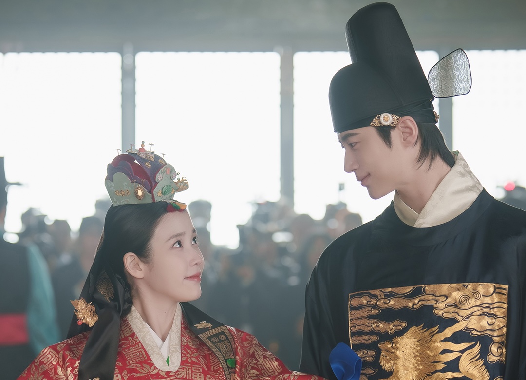 IU And Byeon Woo Seok Don Traditional Wear For Their Wedding Ceremony In “Perfect Crown”
