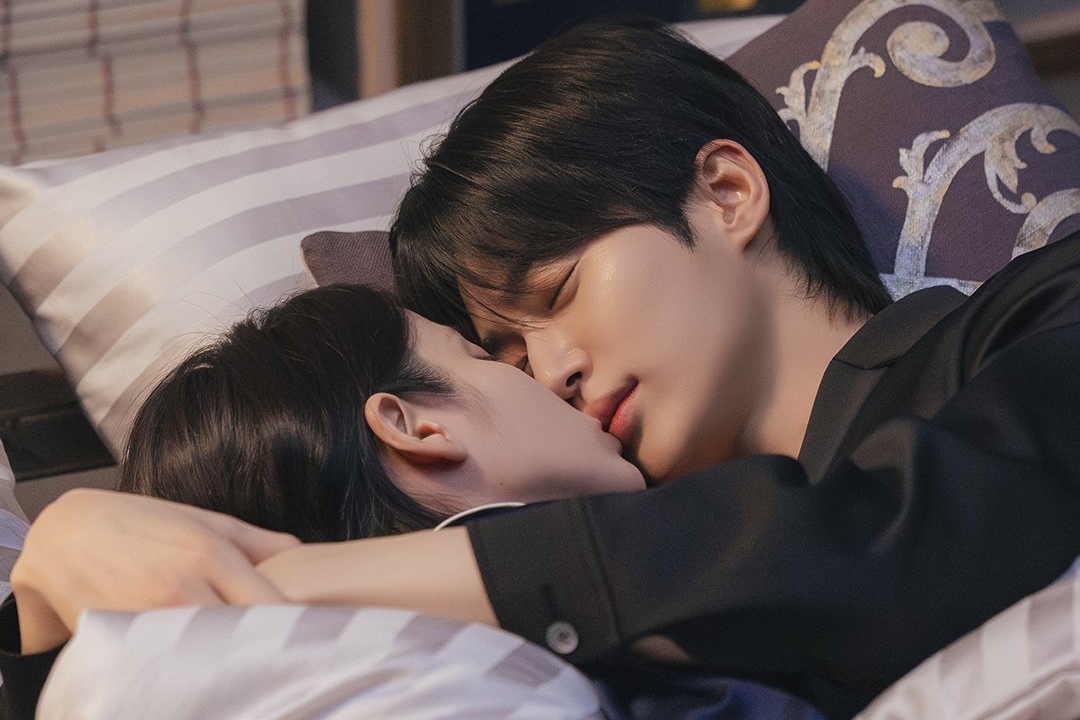 Iu And Byeon Woo Seok Spend Their First Night Together As A Married Couple In “perfect Crown”