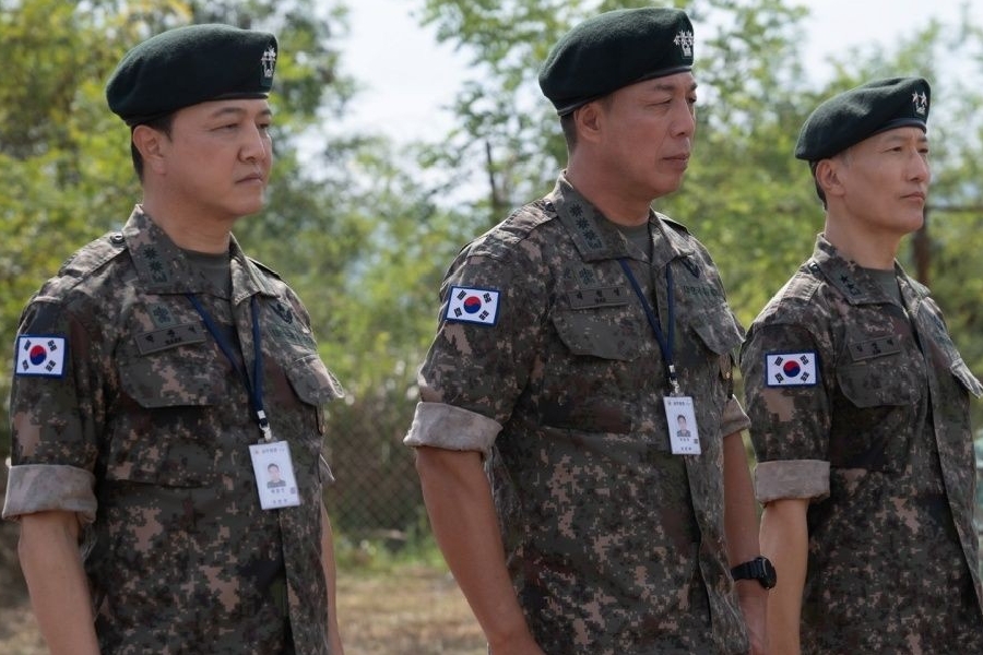 Jung Woong In, Ahn Gil Kang, And Jung Jae Sung Transform Into High-Ranking Military Officials In “The Legend Of Kitchen Soldier”