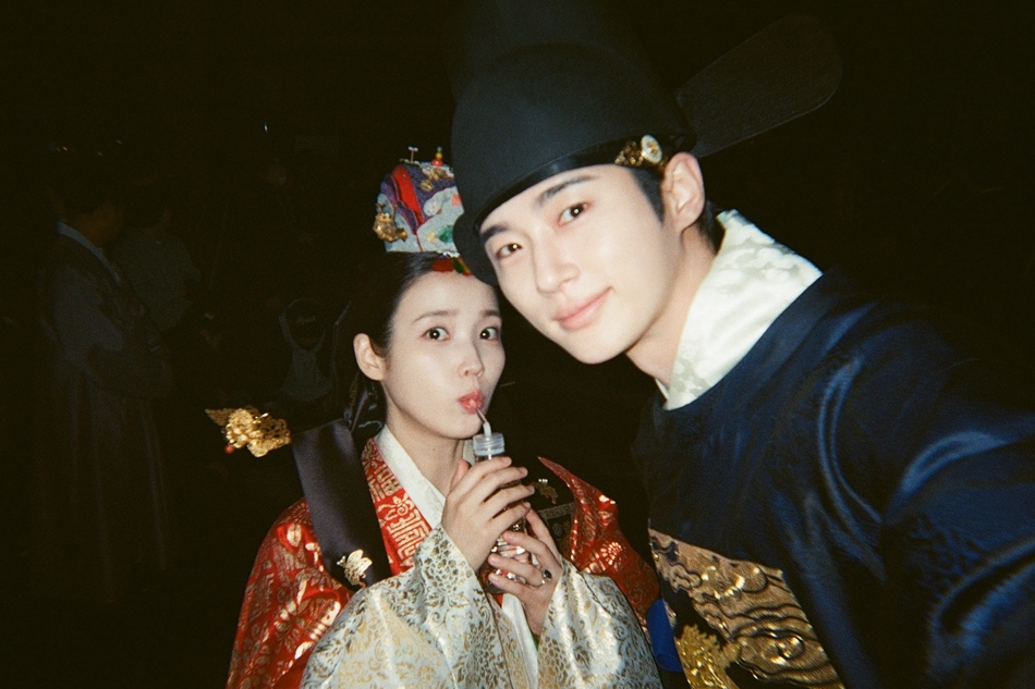 Watch: “Perfect Crown” Reveals Photos IU And Byeon Woo Seok Took Of Each Other Behind The Scenes