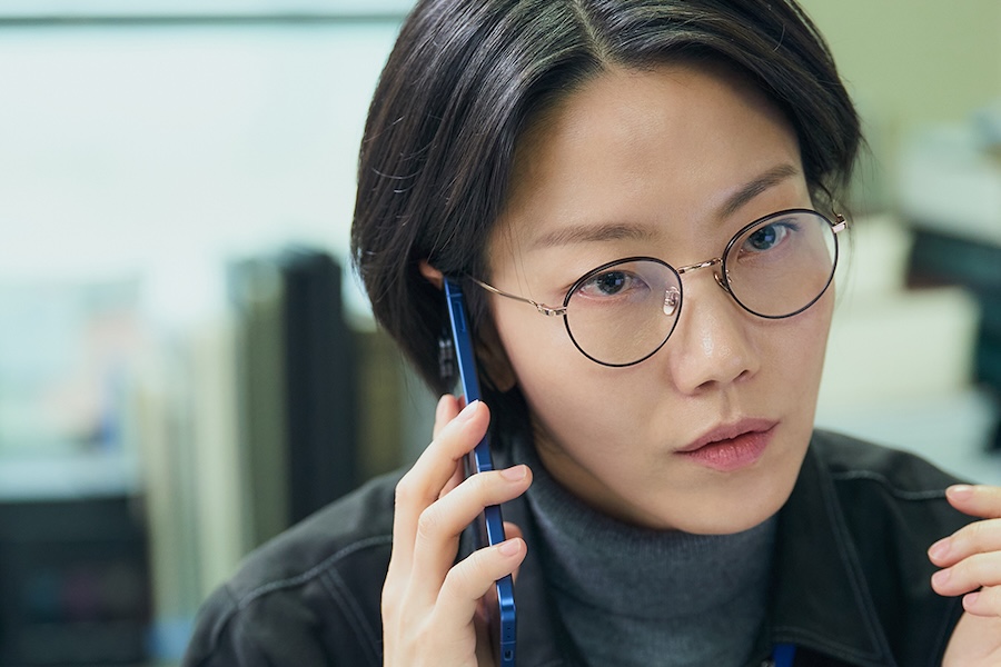 Kim Shin Rok Transforms Into A Prosecutor Determined To Uphold Justice In New Drama “Fifties Professionals”