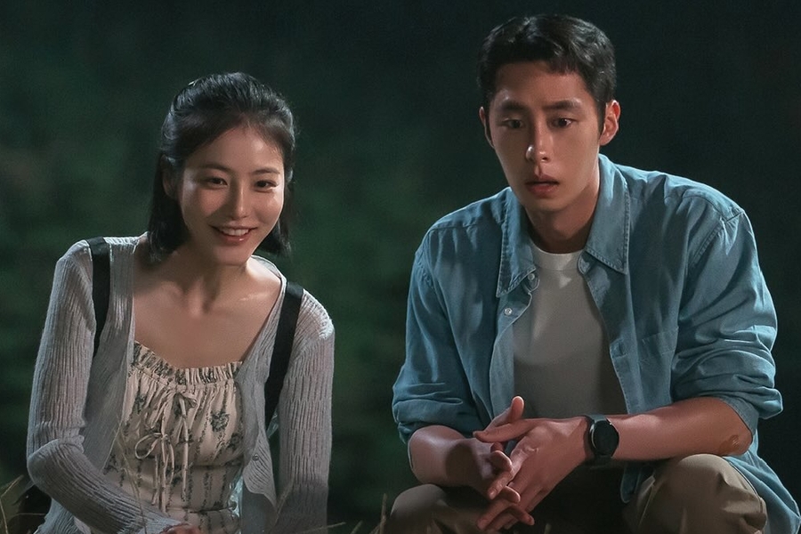 Shin Ye Eun Gradually Breaks Down Lee Jae Wook’s Walls In “Doctor On The Edge”