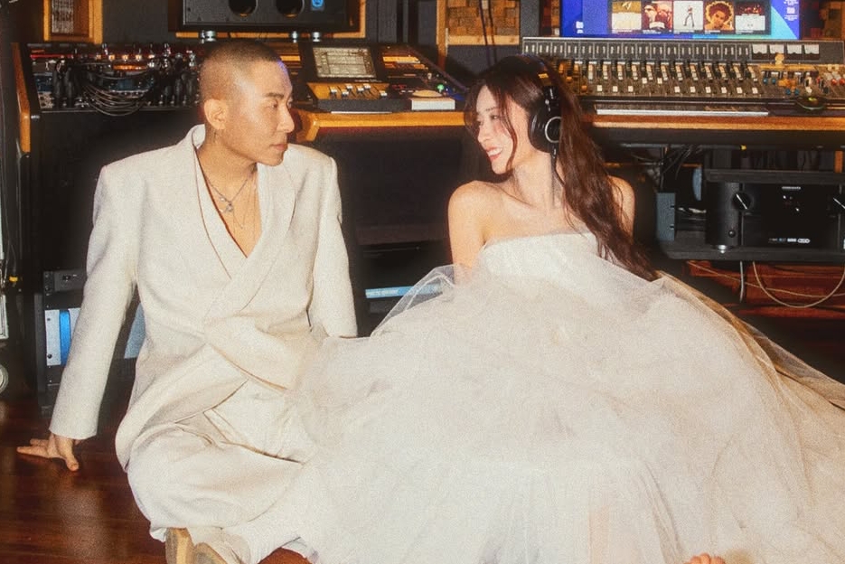 Apink’s Yoon Bomi And Rado Share Unique Wedding Photos