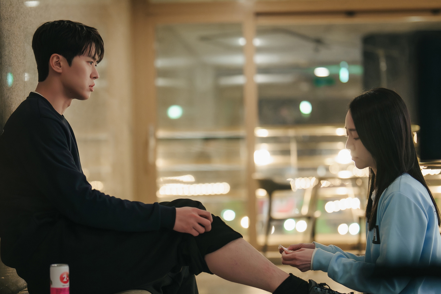 Shin Hae Sun Tends To An Injured Gong Myoung In “Filing For Love”