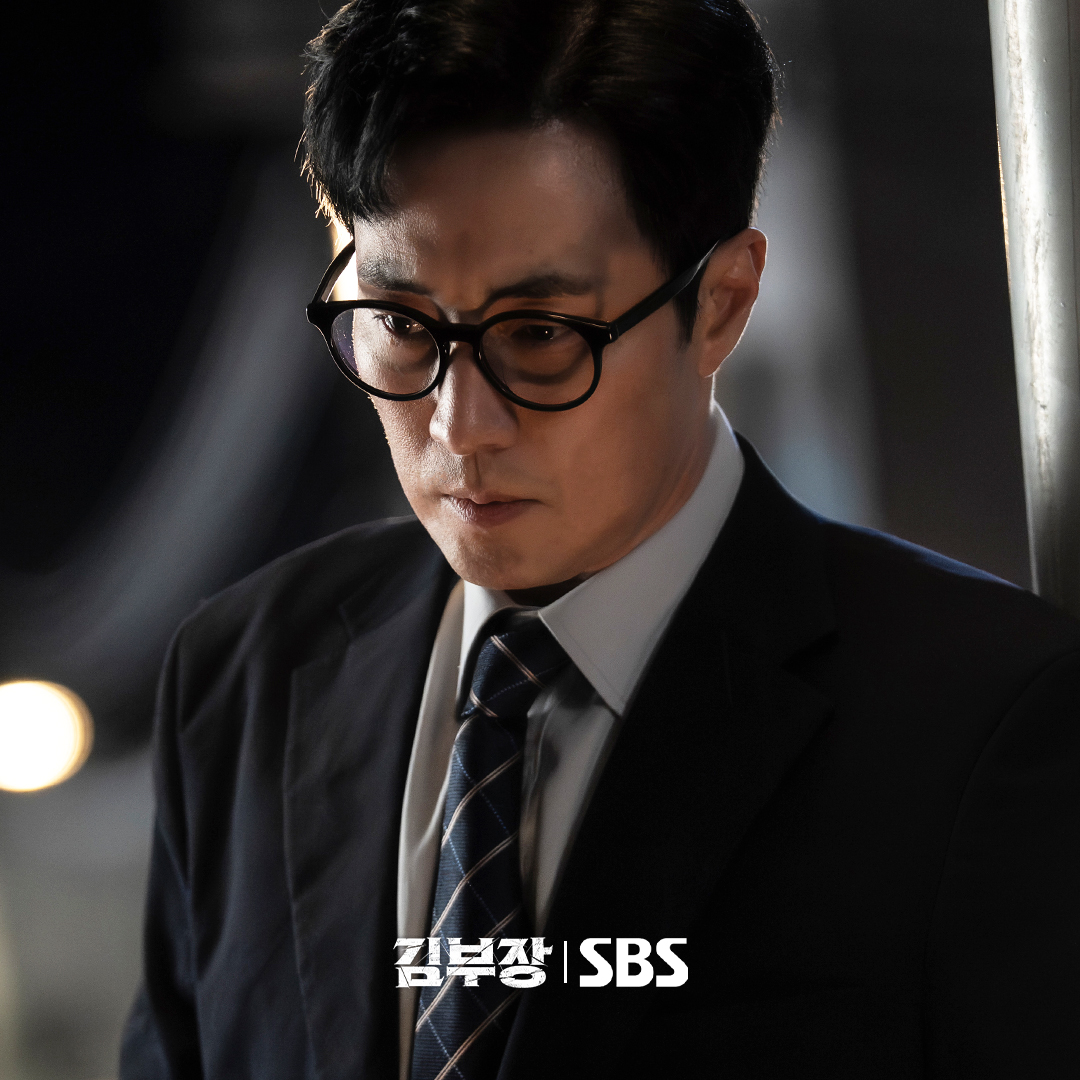 So Ji Sub Transforms Into A Father Who Secretly Hides His Agent Identity In New Drama “Agent Kim Reactivated”