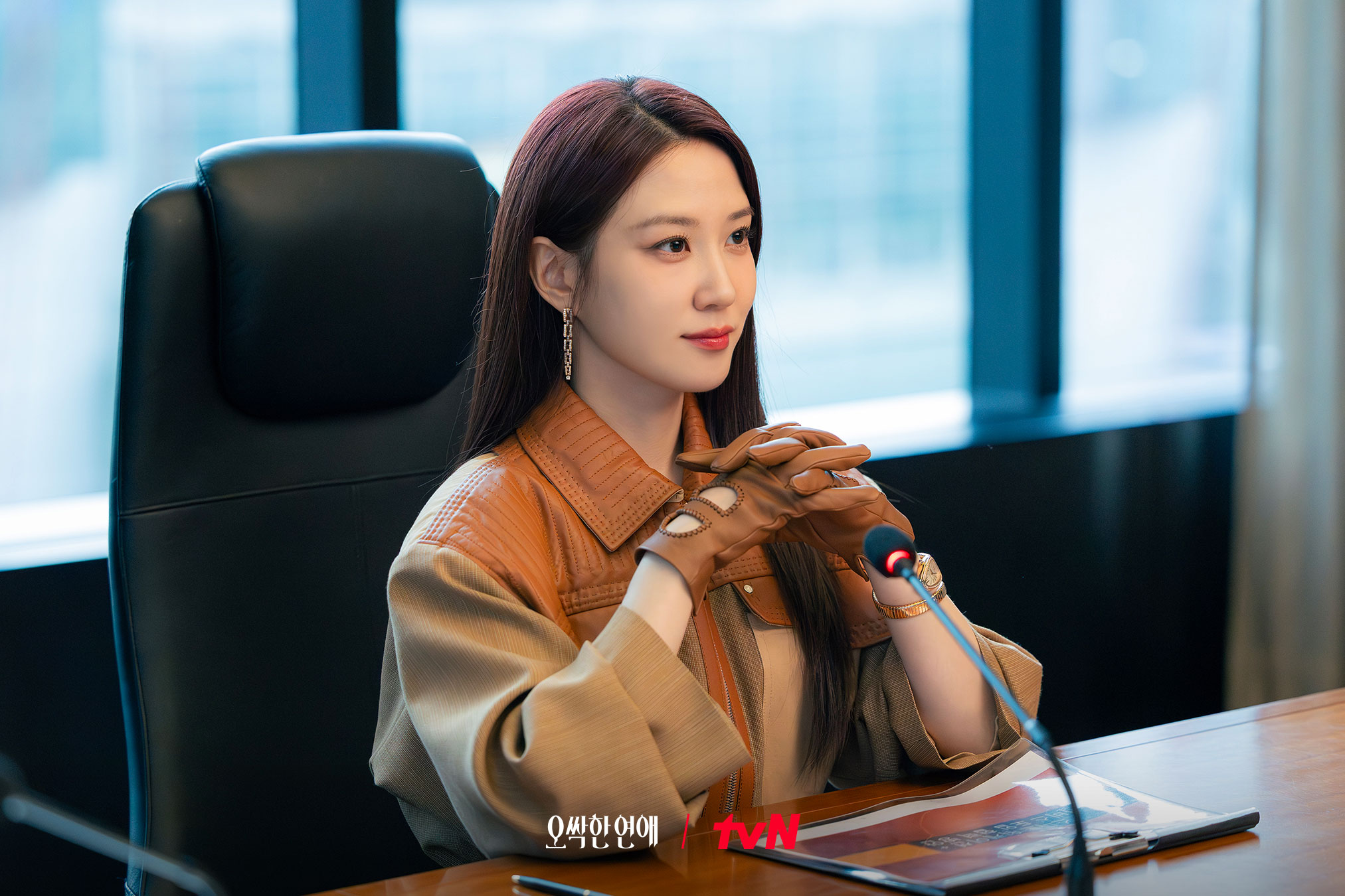 Park Eun Bin Transforms Into A Hotel CEO Who Can See Ghosts In New Drama “Spooky In Love”插图3