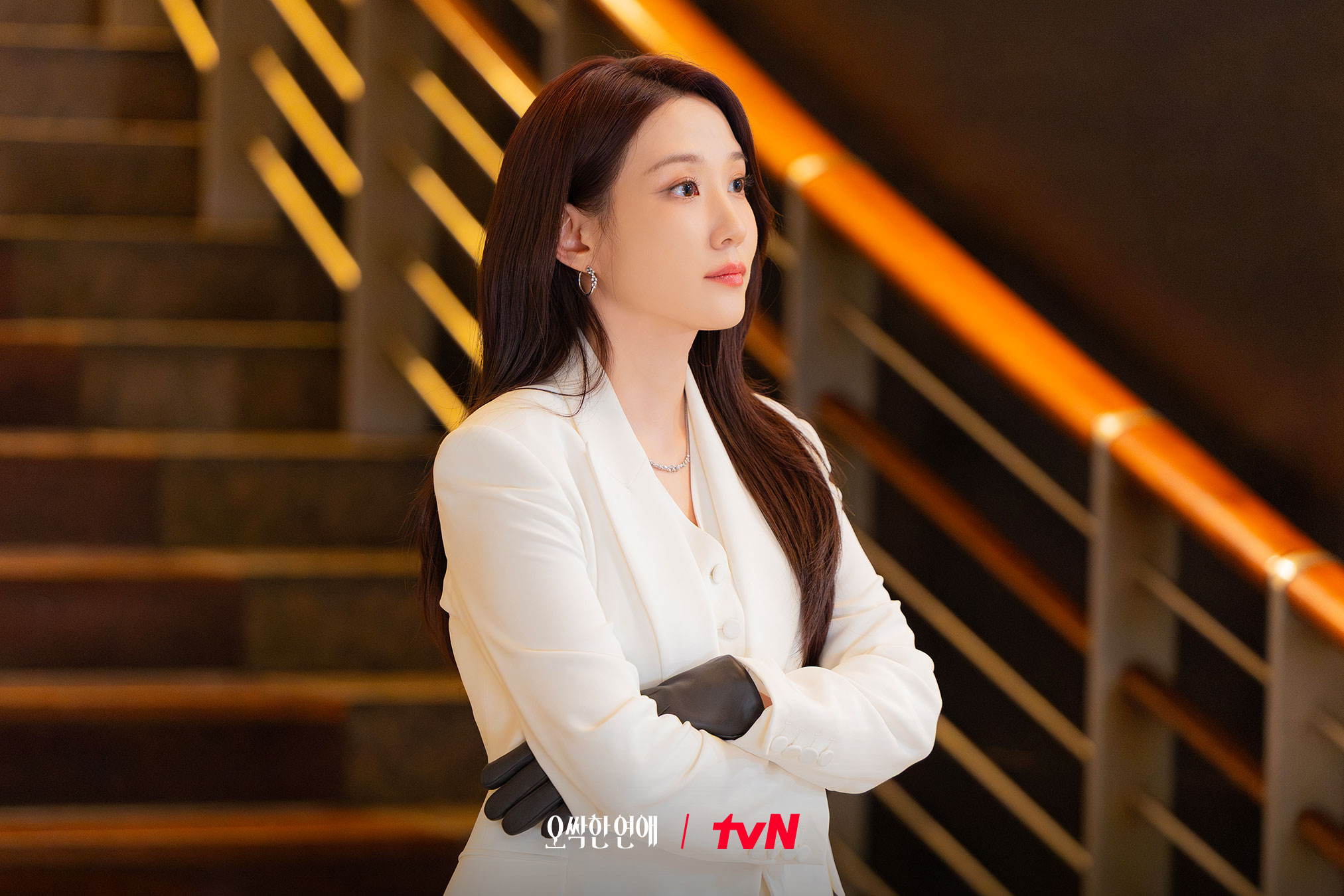 Park Eun Bin Transforms Into A Hotel CEO Who Can See Ghosts In New Drama “Spooky In Love”插图1