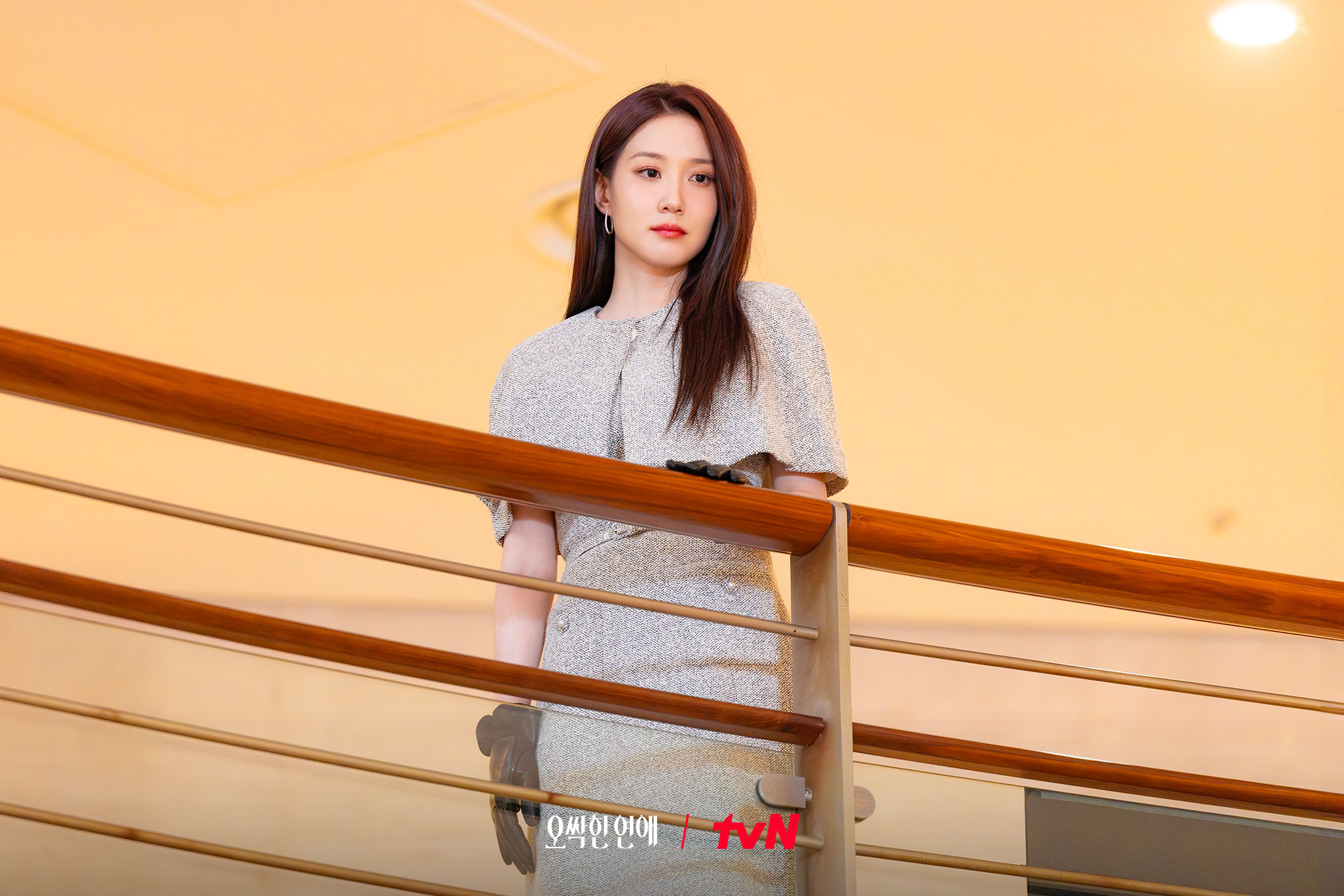 Park Eun Bin Transforms Into A Hotel CEO Who Can See Ghosts In New Drama “Spooky In Love”插图