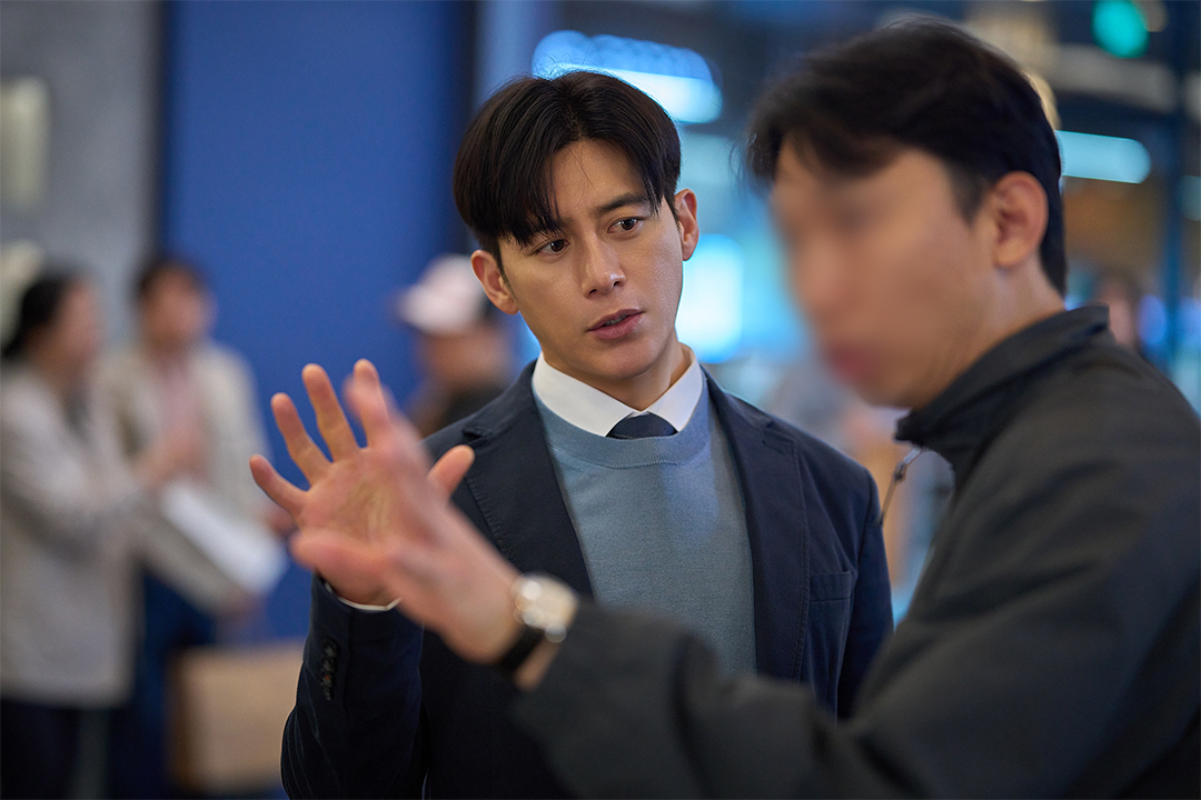 Gallery - "Colony" Reveals Behind-The-Scenes Photos Of Jun Ji Hyun, Koo Kyo Hwan, Ji Chang Wook, And More On Set | Soompi - image 2