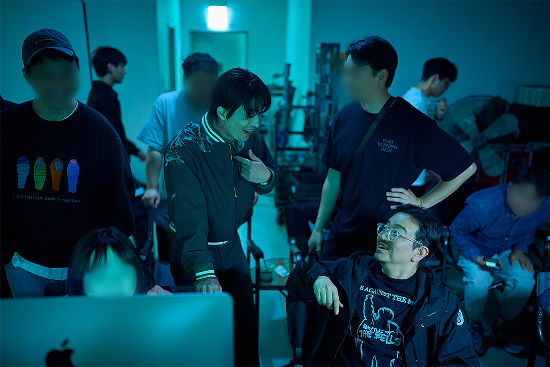 Gallery - "Colony" Reveals Behind-The-Scenes Photos Of Jun Ji Hyun, Koo Kyo Hwan, Ji Chang Wook, And More On Set | Soompi - image 7