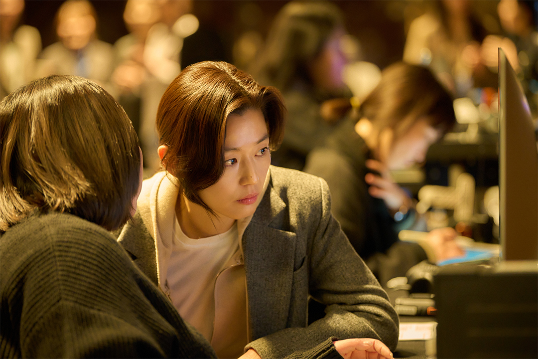 Gallery - "Colony" Reveals Behind-The-Scenes Photos Of Jun Ji Hyun, Koo Kyo Hwan, Ji Chang Wook, And More On Set | Soompi - image 11