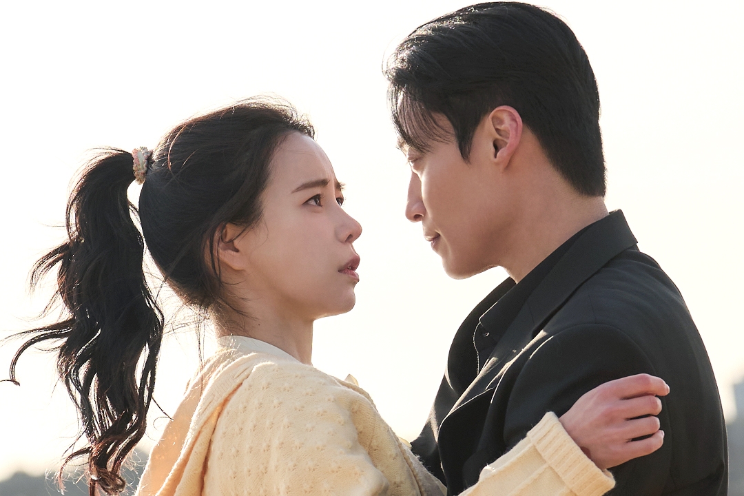 Lim Ji Yeon Is Flustered By Heo Nam Jun’s Bold Pursuit After Their Kiss In “My Royal Nemesis”