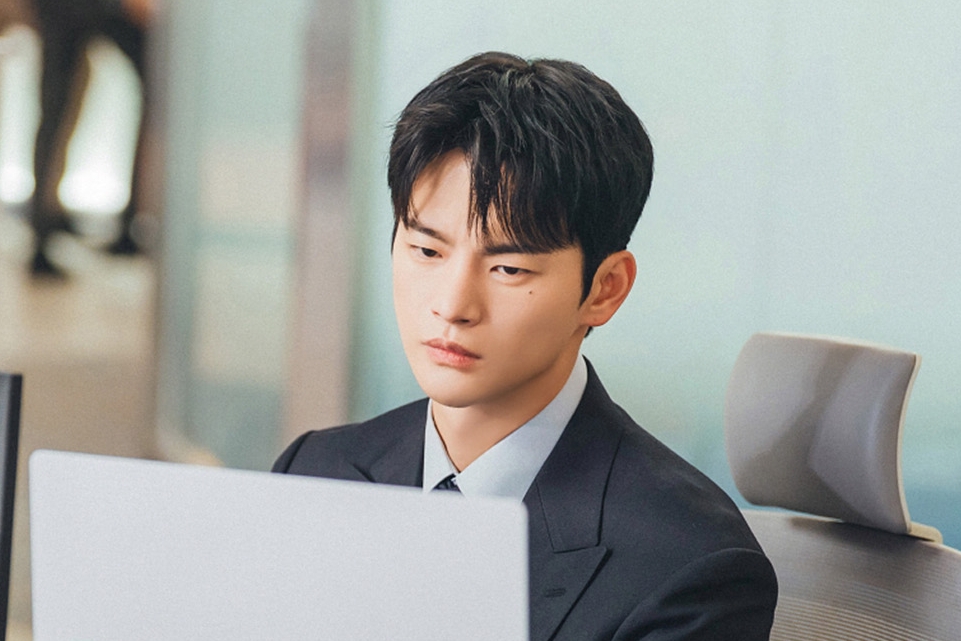 Seo In Guk Is A Notoriously Cold Boss Who Changes After Meeting Park Ji Hyun In “See You At Work Tomorrow!”