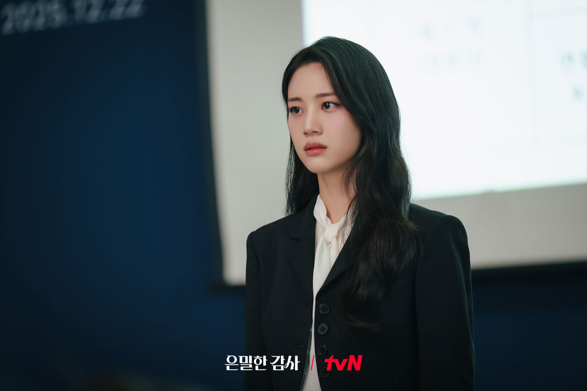 All Eyes Are On Hong Hwa Yeon In “Filing For Love”