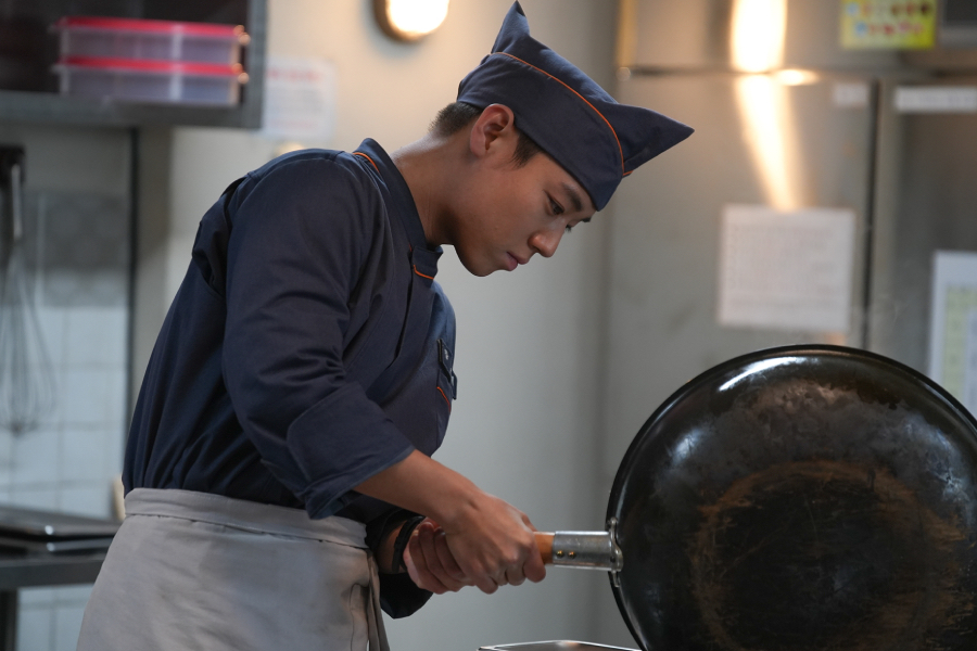 Park Ji Hoon Must Feed His Unit With Barely Any Supplies In “The Legend Of Kitchen Soldier”