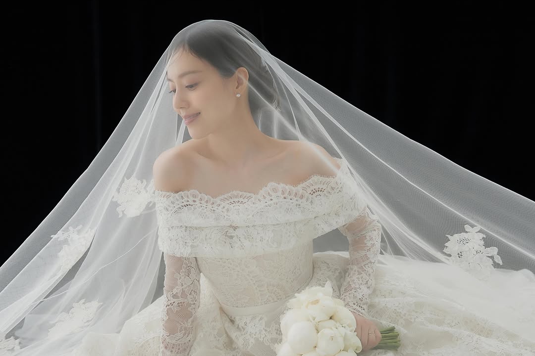 Moon Chae Won Shares Beautiful Wedding Photos