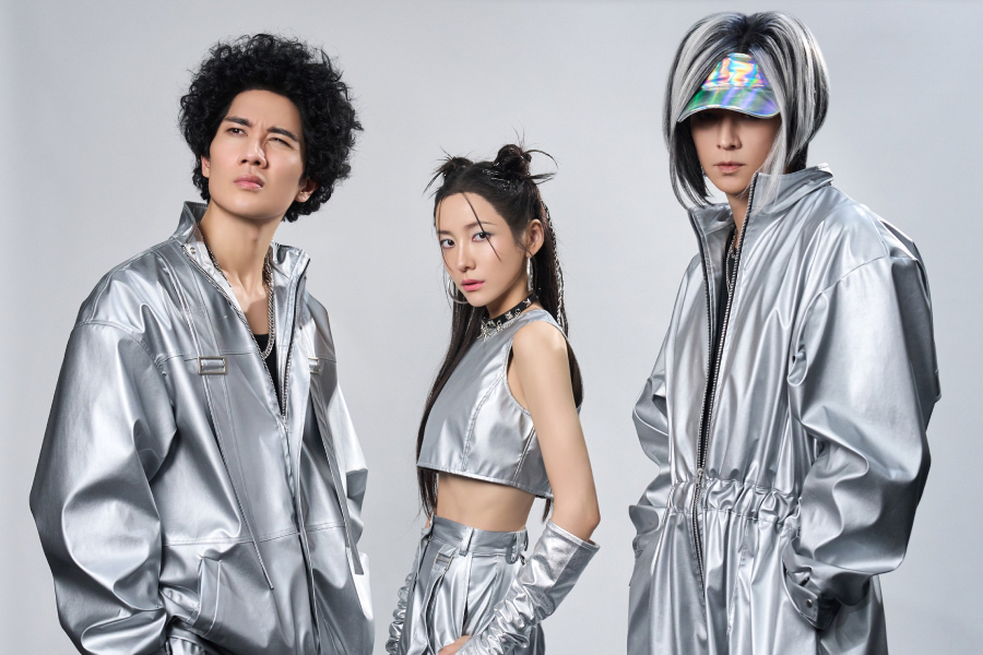 Kang Dong Won, Um Tae Goo, And Park Ji Hyun Stun In Retro-Futuristic Concept Photos For “Wild Sing”