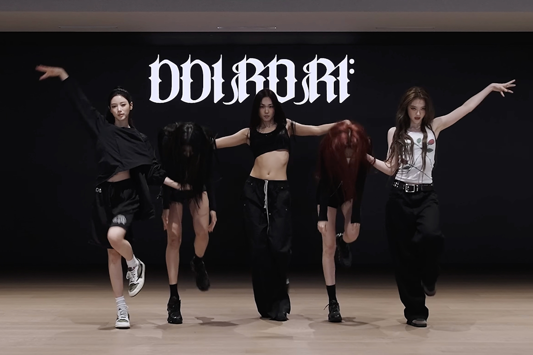 Watch: MEOVV Wows In Fierce Dance Practice Video For “DDI RO RI”