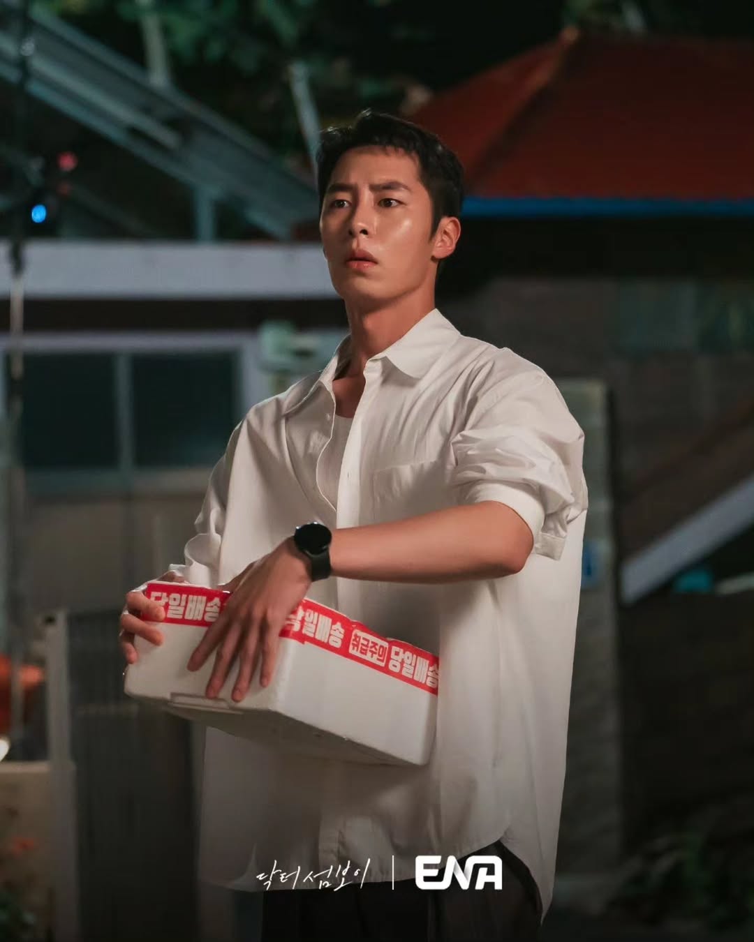 “Doctor On The Edge” Hints At The Start Of A Love Triangle Between Lee Jae Wook, Shin Ye Eun, And Hong Min Ki
