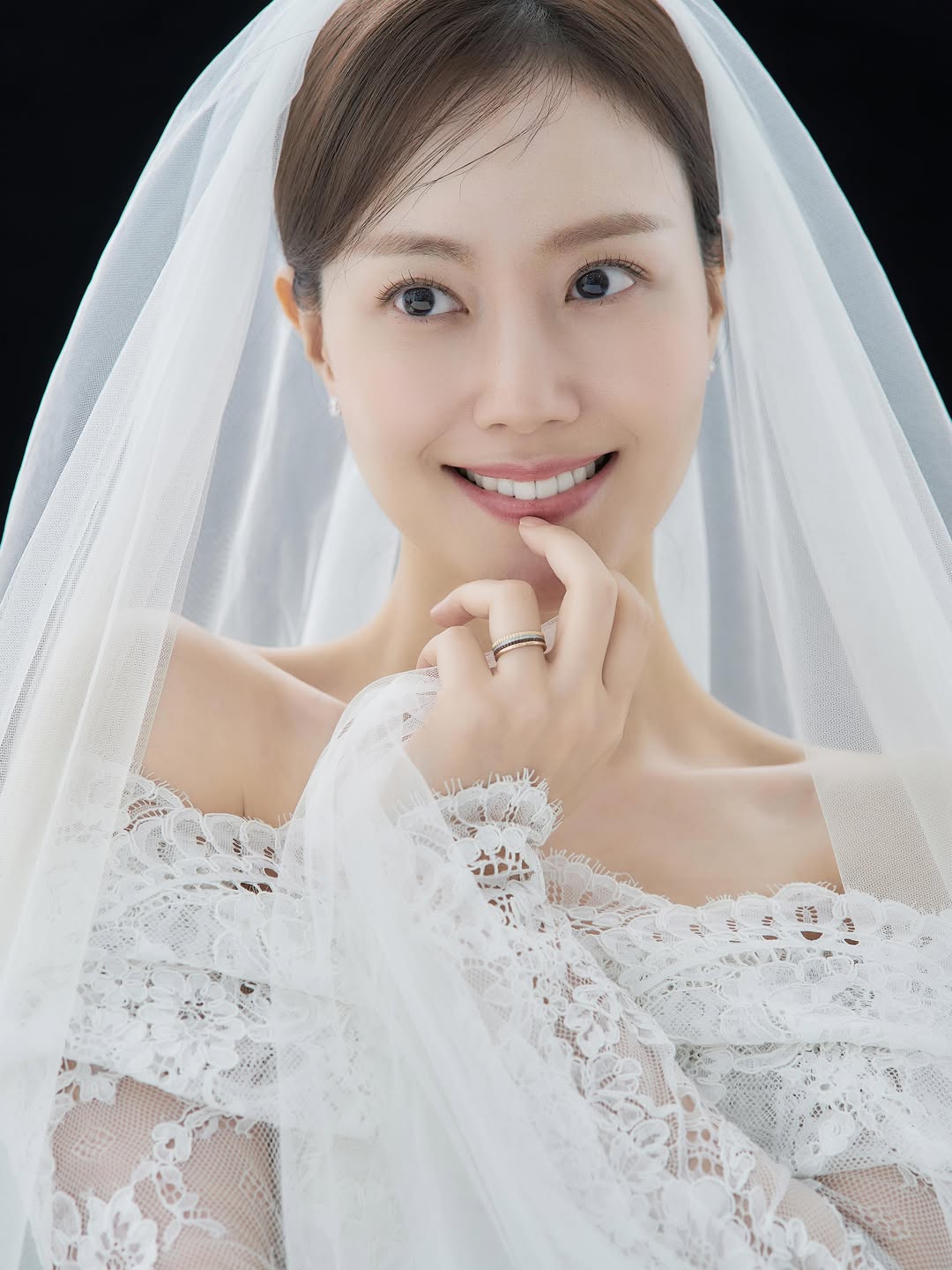 Gallery - Moon Chae Won Drops More Wedding Photos | Soompi - image 1
