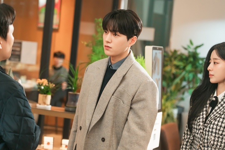 Kim Myung Soo Dishes On His “Love In Sync” Character, Cast Chemistry, And More