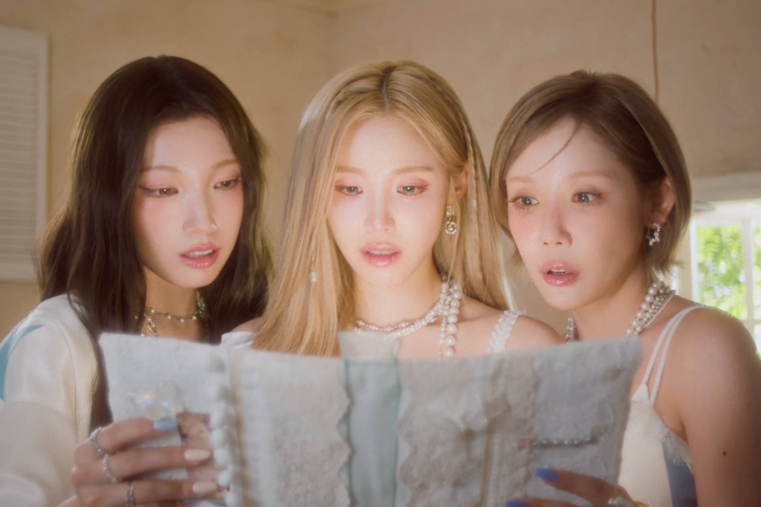 Watch: Secret Sparks Nostalgia With Dazzling Comeback MV For