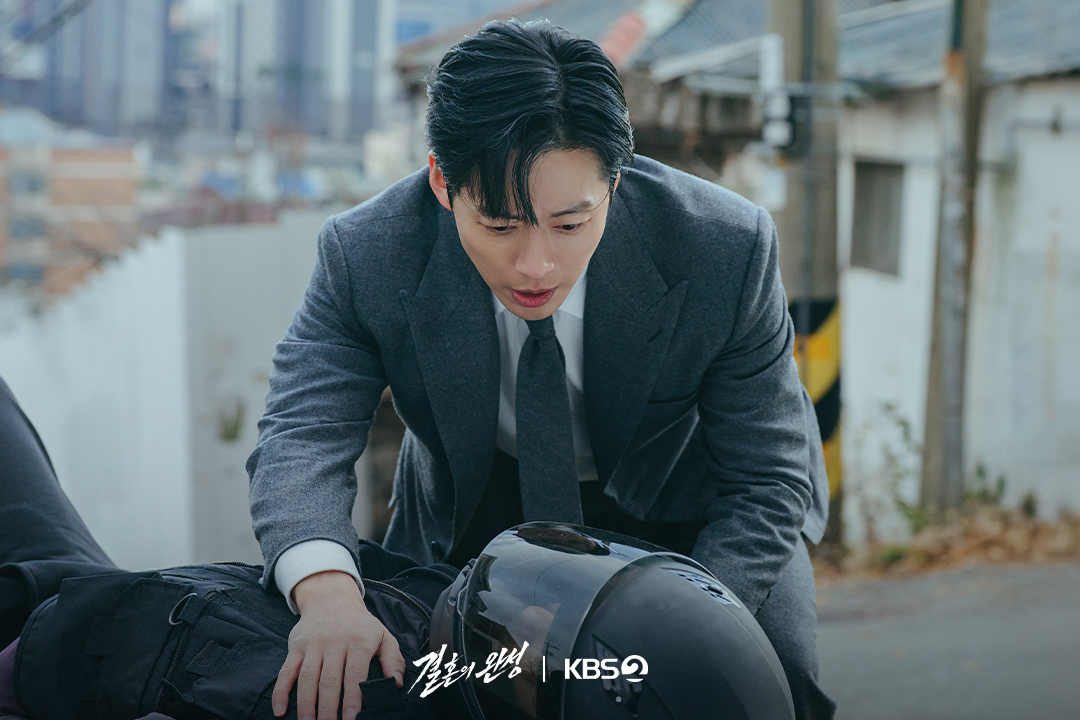 Namkoong Min Faces A Crisis After Encountering A Mysterious Man In “The Husband”