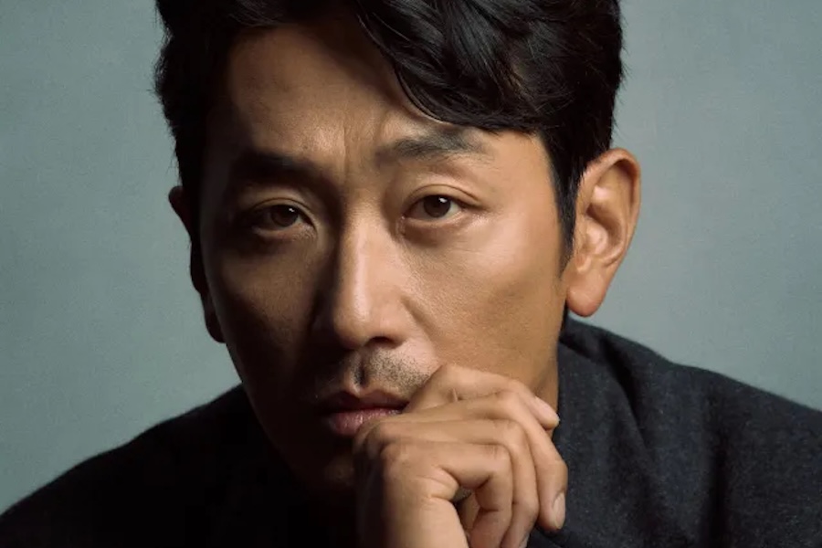 Ha Jung Woo Set to Take On Leading Role in 'Inside Men' Prequel Film Trilogy: Industry Experts Weigh In