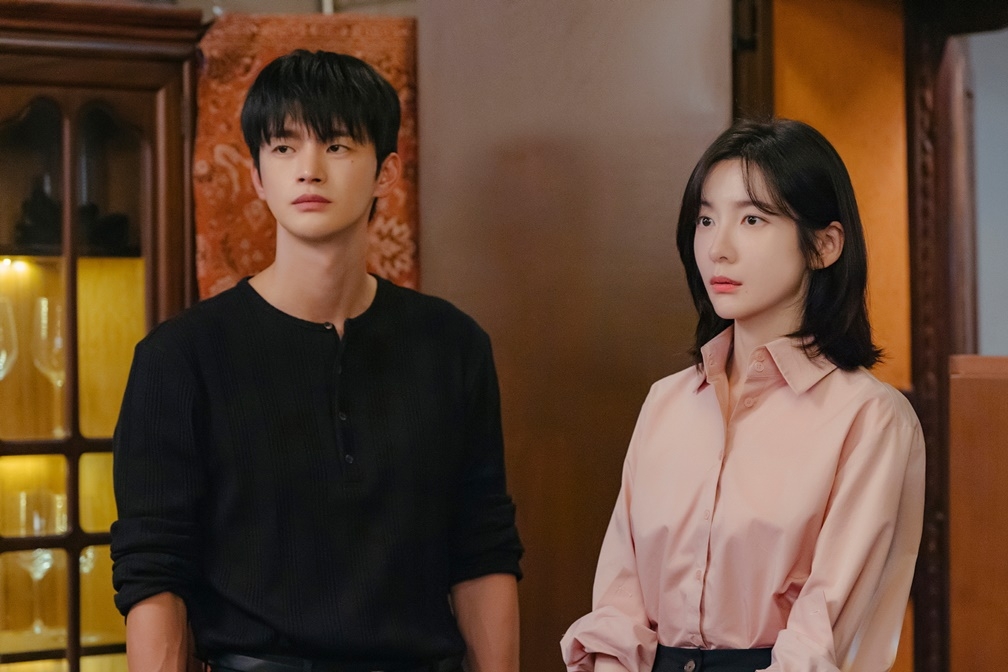 Seo In Guk And Park Ji Hyun Go For Drinks Alone In “See You At Work Tomorrow!”