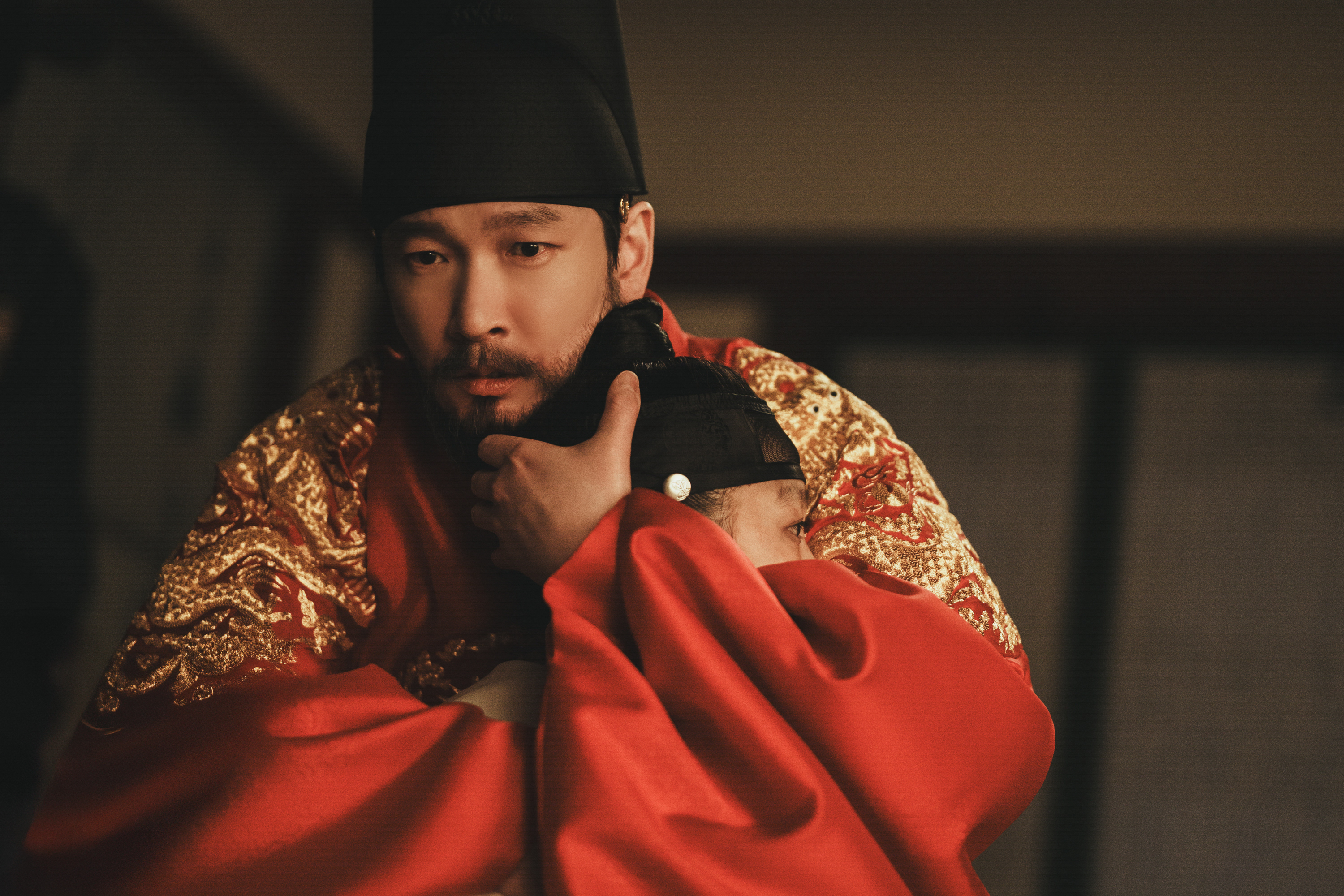 Nam Joo Hyuk, Roh Yoon Seo, And Cho Seung Woo Navigate Mysterious A Curse In New Drama “The East Palace”