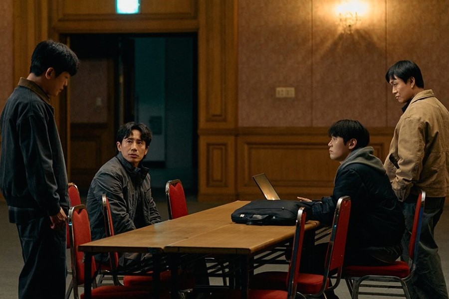 Shin Ha Kyun, Oh Jung Se, Heo Sung Tae, And Lee Hak Joo Join Forces Against Common Enemy In “Fifties Professionals”