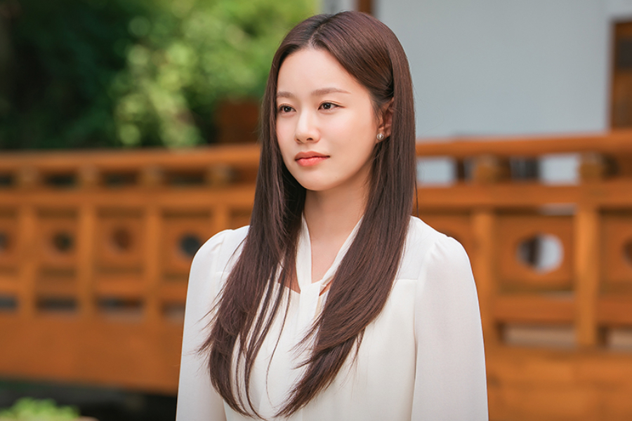 Park You Na Is Hani’s Cool-Headed Younger Sister Who Never Settles In “Love On The Menu”