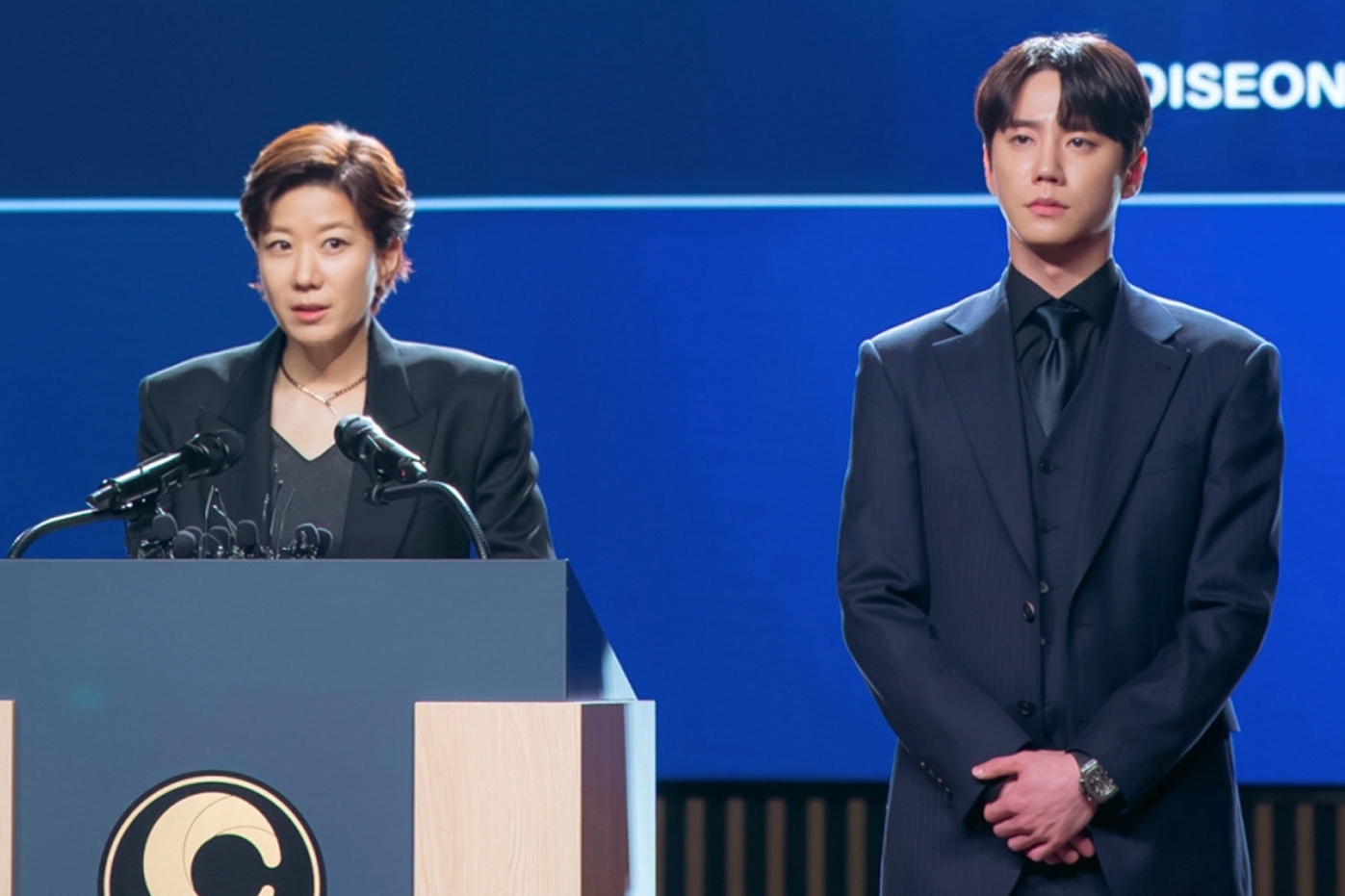 Lee Jun Young Unexpectedly Stands By Jeon Hye Jin’s Side In “Reborn Rookie”