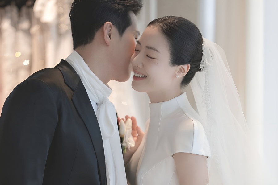 Ryu Hwayoung Shares Beautiful Wedding Pictorial