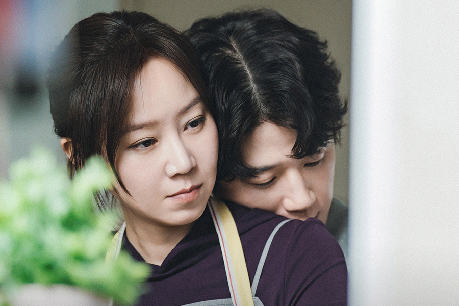 Kong Hyo Jin And Jung Jun Won’s Sweet Married Life Is Tested By A Dangerous Secret In “A Bona Fide Killer”