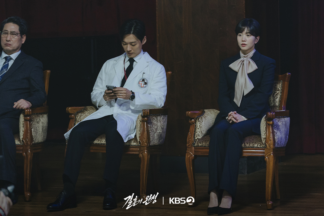 Namkoong Min Makes It Obvious His Marriage With Lee Seol Is On The Rocks In New Drama “The Husband”