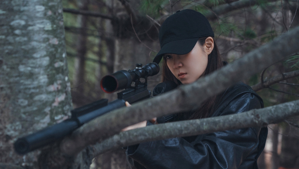 Gallery - Kong Hyo Jin Is A Legendary Assassin Struggling To Balance Work And Married Life In "A Bona Fide Killer" | Soompi - image 1