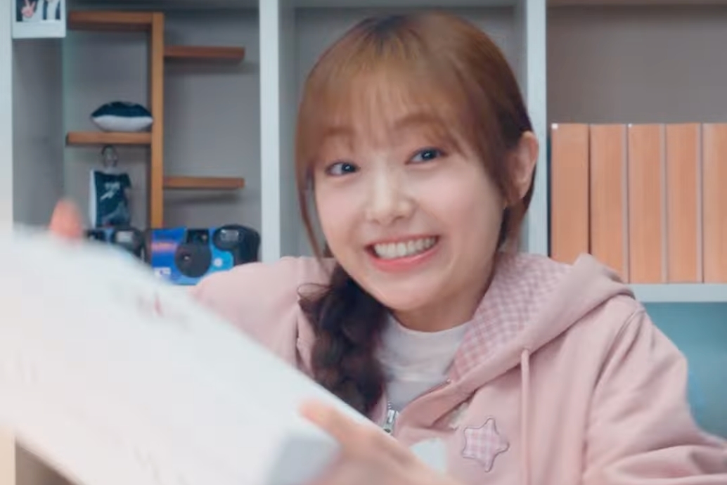 Watch: Kim Hye Joon Unboxes Light Stick And Photocards Of Her Future Boss In “My Bias, My Boss” Teaser