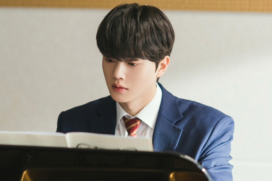 Song Kang Transforms Into A Perfectionist Pianist In New Drama “Four Hands, Two Sonatas”