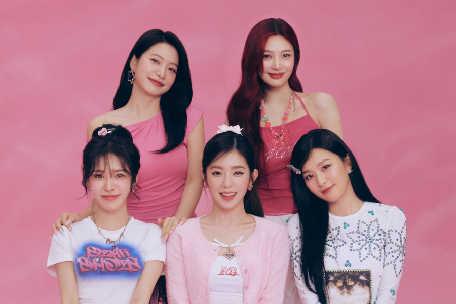 Red Velvet Unveils New Design Of Official Light Stick