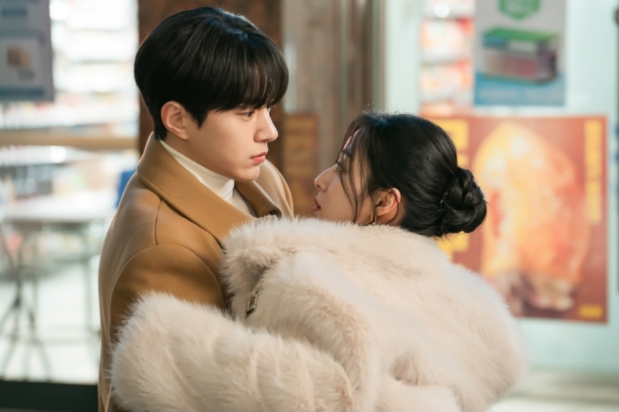 Kim Myung Soo And Kang Min Ah Get Close In “Love In Sync”