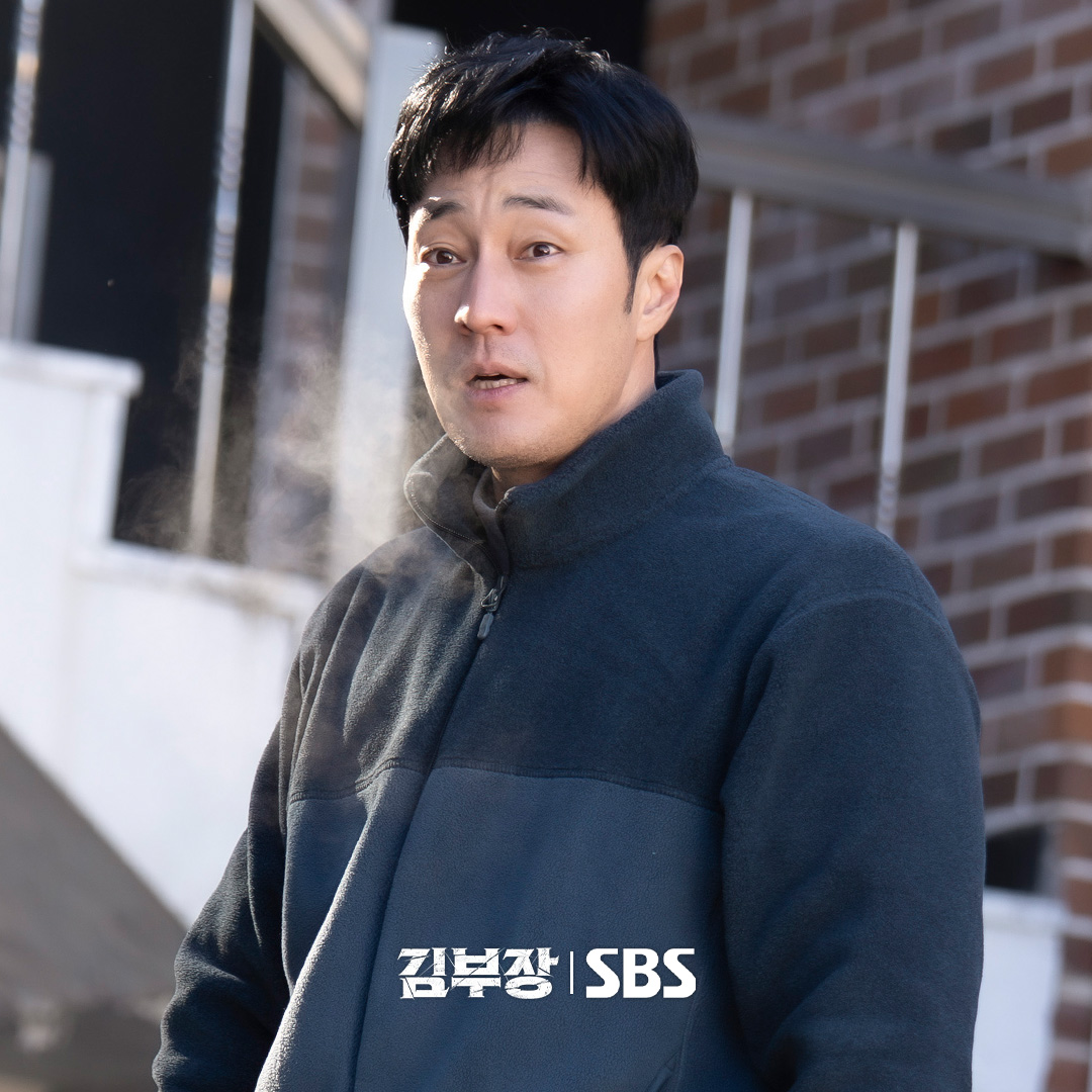 So Ji Sub, Choi Dae Hoon, And Yoon Kyung Ho Smile Brightly For A Photo In “Agent Kim Reactivated” Flashback