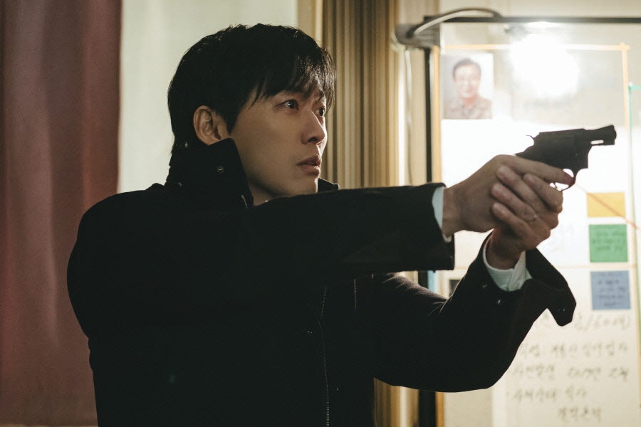 Namkoong Min Aims A Gun At Park Byung Eun In “The Husband”