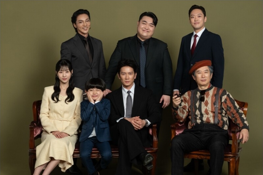 Ji Sung And His Squad Pose For Fake Family Photos In “The Apartment Job”