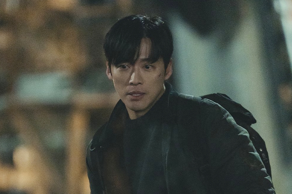 Namkoong Min Faces Off Against The Police In “The Husband”