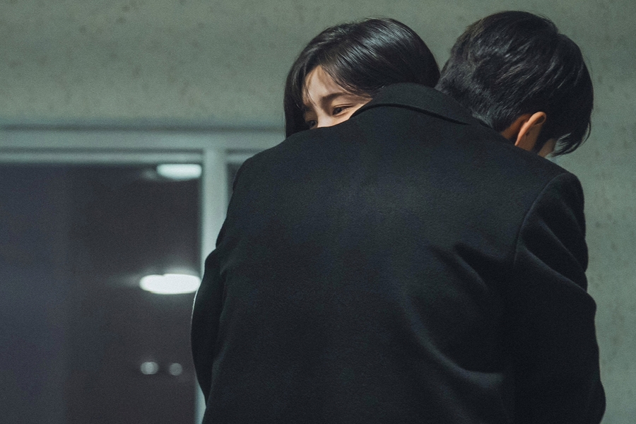 Seo In Guk and Park Ji Hyun Share An Emotional Hug In “See You At Work Tomorrow!”