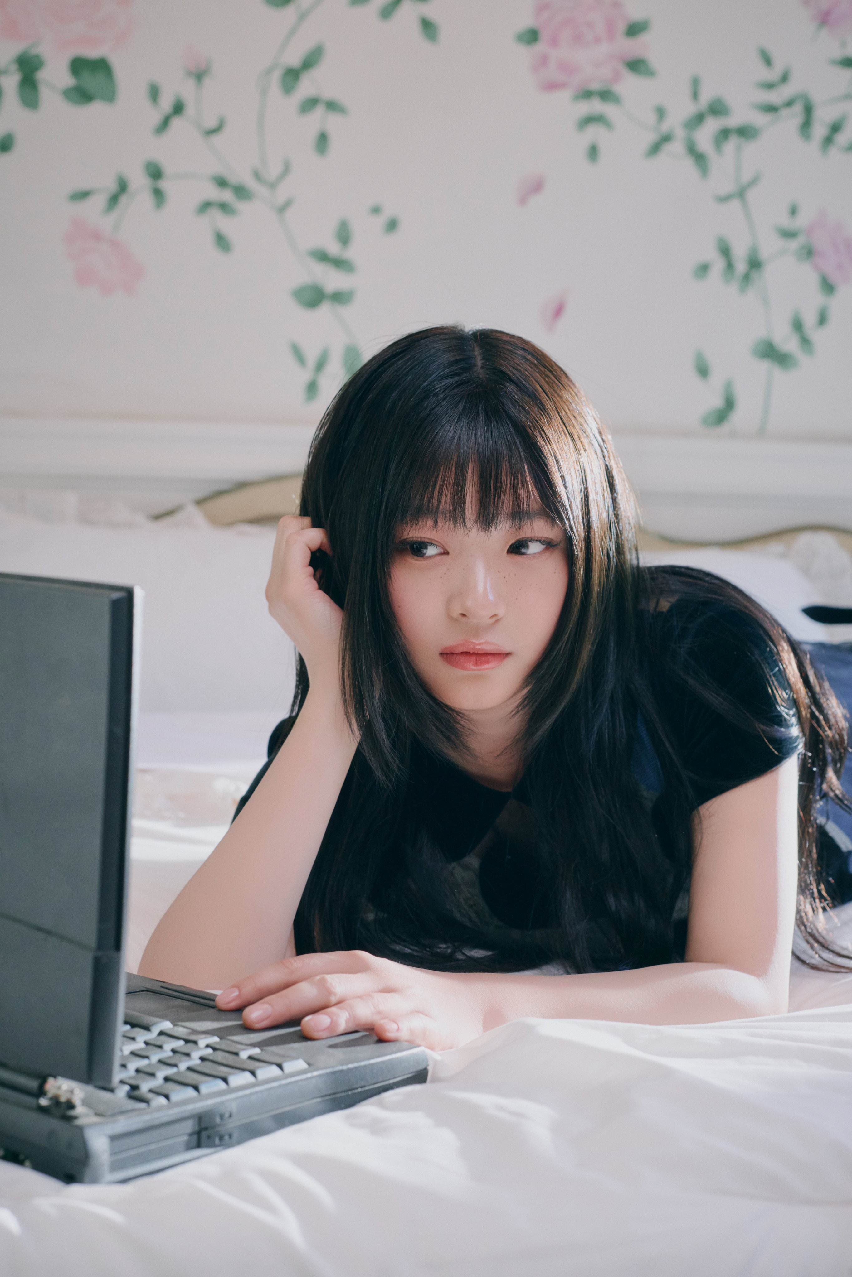 Watch: NewJeans Announces Return As 4-Member Group With “2026 Summer Of NewJeans” Films And Photos插图7